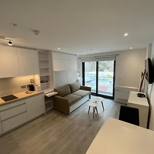 Modern At The Hub Apartamento