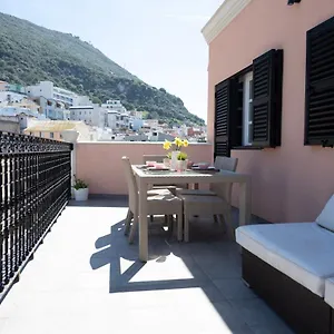 Luxurious Penthouse With Private Terrace - Grand House Apartamento