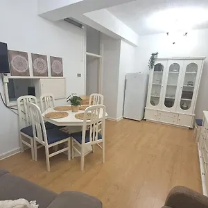 Location 2 Bed2 Bath W/lift In Town! Apartment